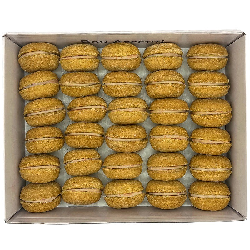 Bonne et Filou 40 Count Dog Macaron Treats Gift Box