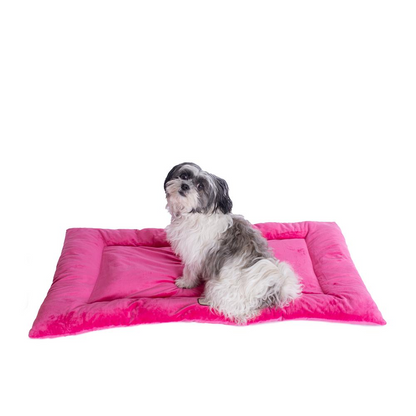 Armarkat Alfombrilla grande para cama para mascotas en rosa vibrante - Modelo M01CZH-L con cojín de relleno de poliéster de felpa para perros